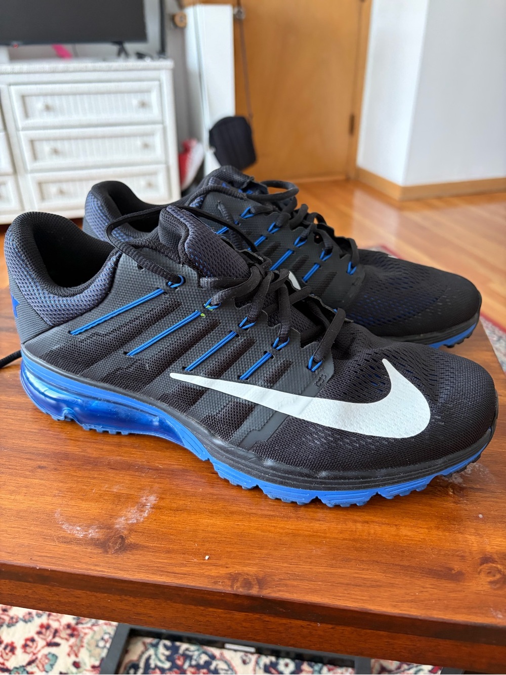 Nike Men’s Black & Blue Athletic Running Shoes with White Swoosh